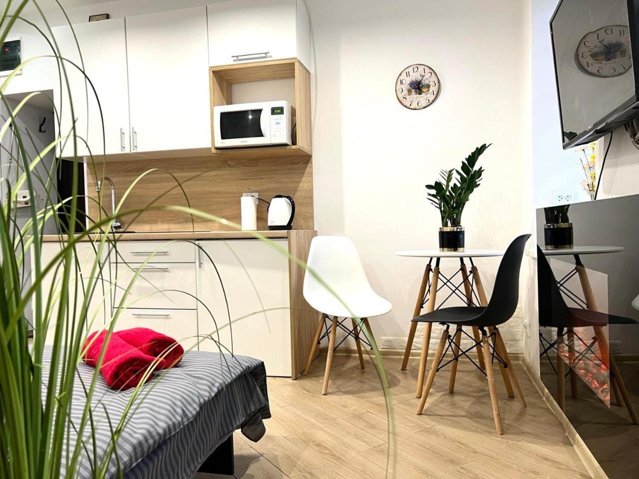 Apartments Vip Avalon Лвив Екстериор снимка