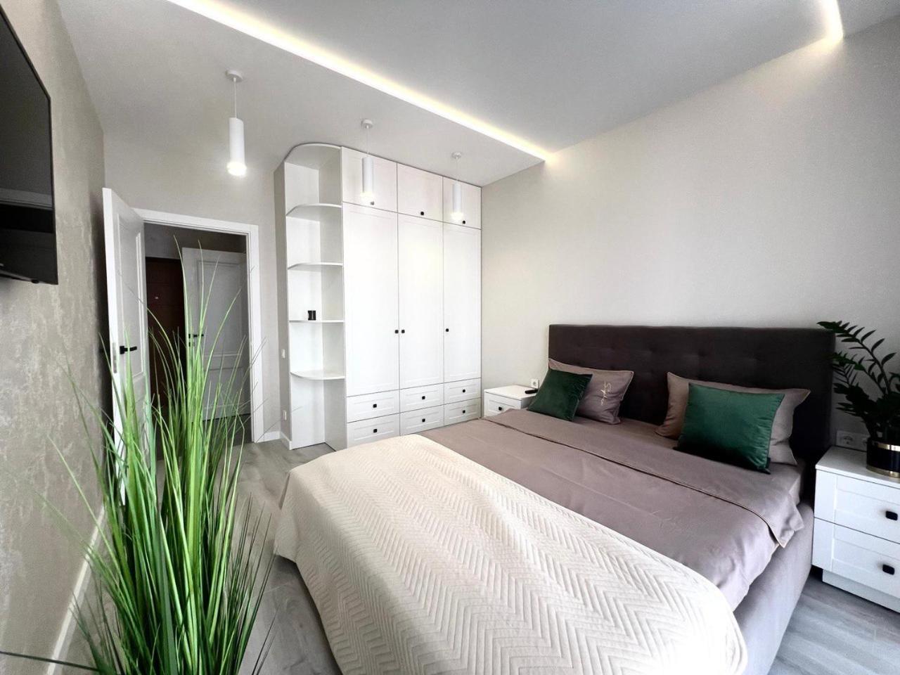 Apartments Vip Avalon Лвив Екстериор снимка