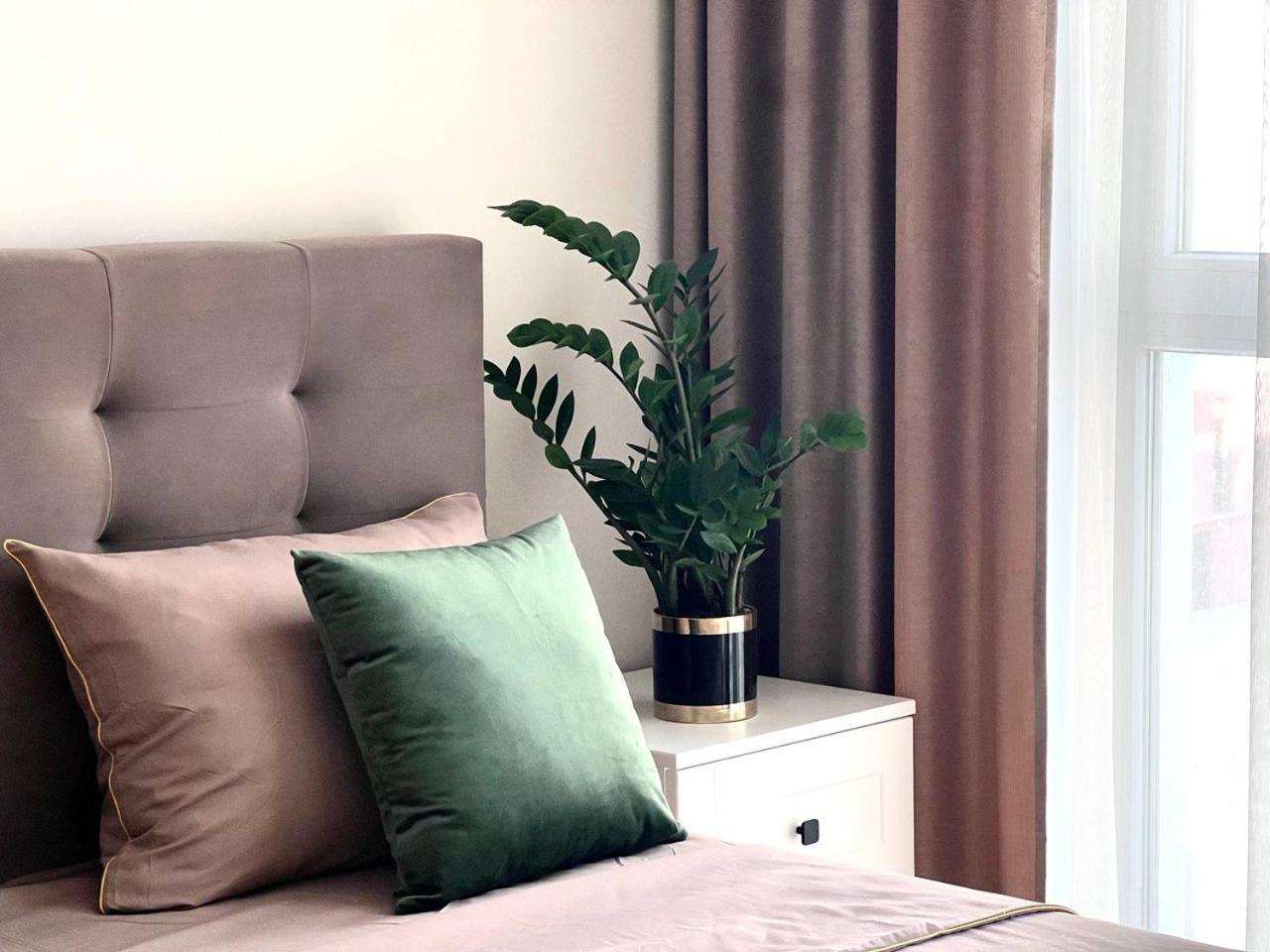 Apartments Vip Avalon Лвив Екстериор снимка