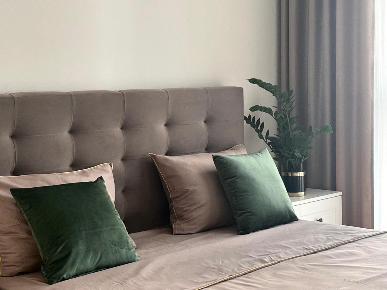 Apartments Vip Avalon Лвив Екстериор снимка
