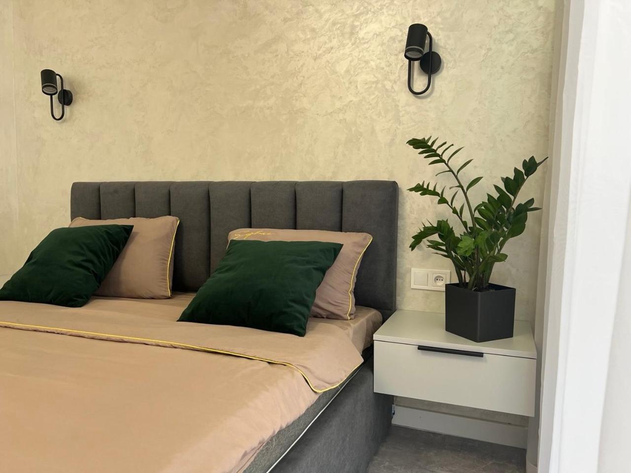 Apartments Vip Avalon Лвив Екстериор снимка