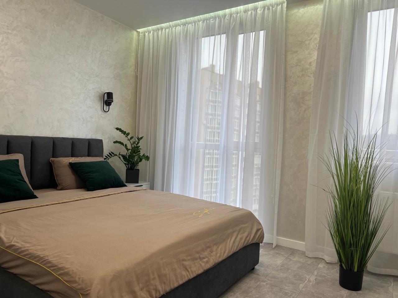 Apartments Vip Avalon Лвив Екстериор снимка