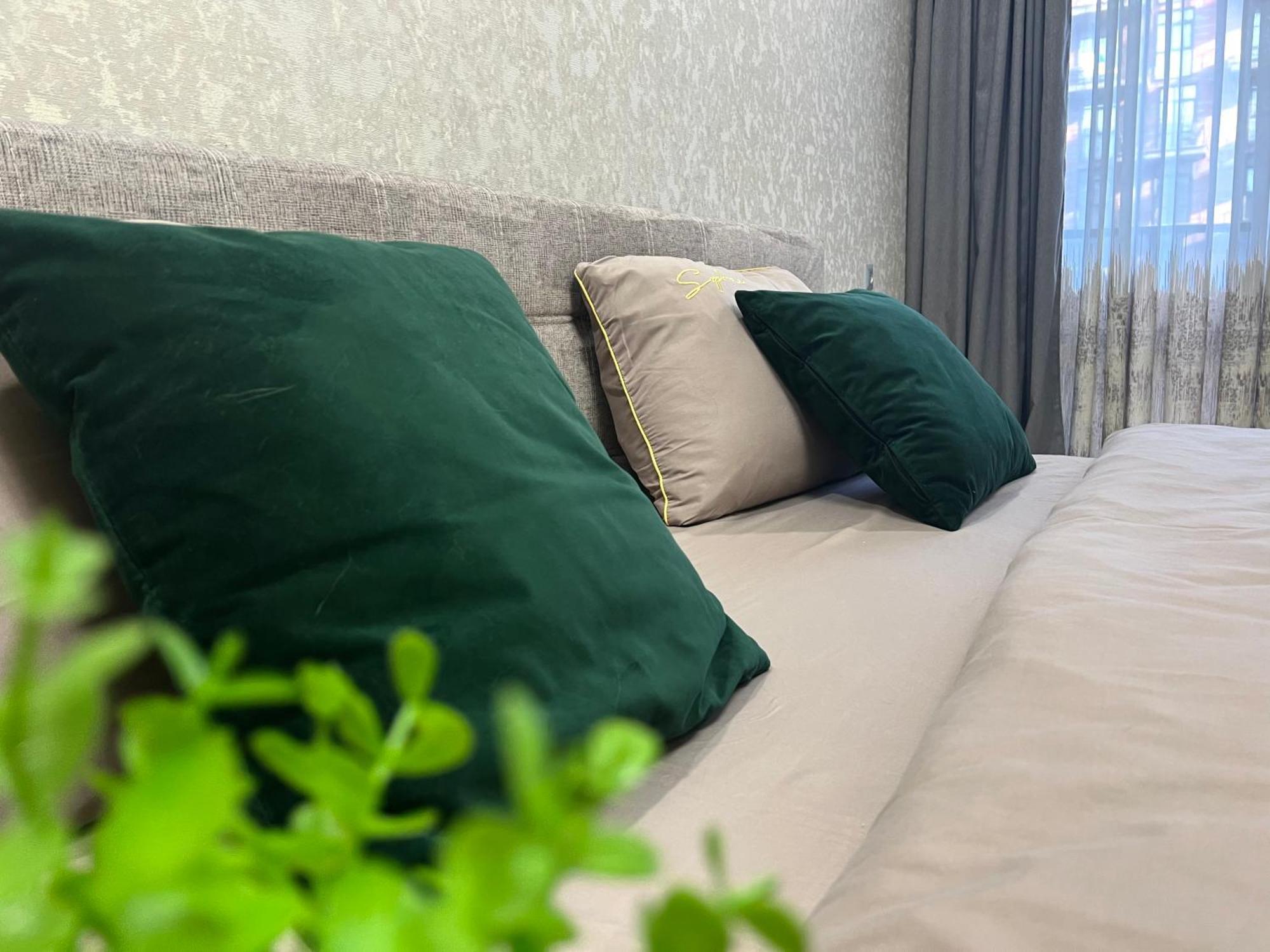 Apartments Vip Avalon Лвив Екстериор снимка