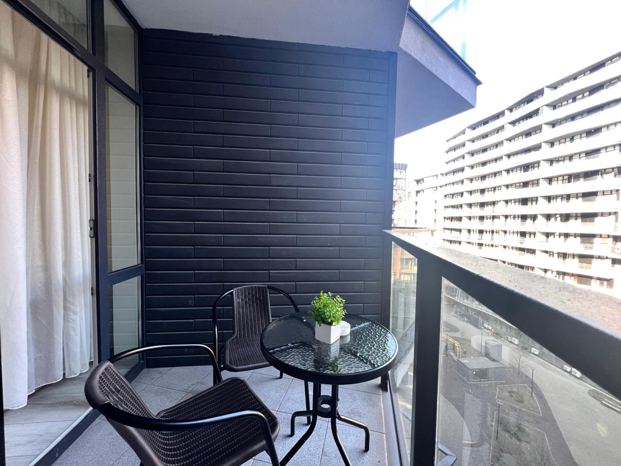 Apartments Vip Avalon Лвив Екстериор снимка